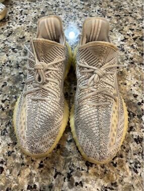 Men’s Size 11 Yeezy Boost 350 V2 Static Art EF2905 Great condition